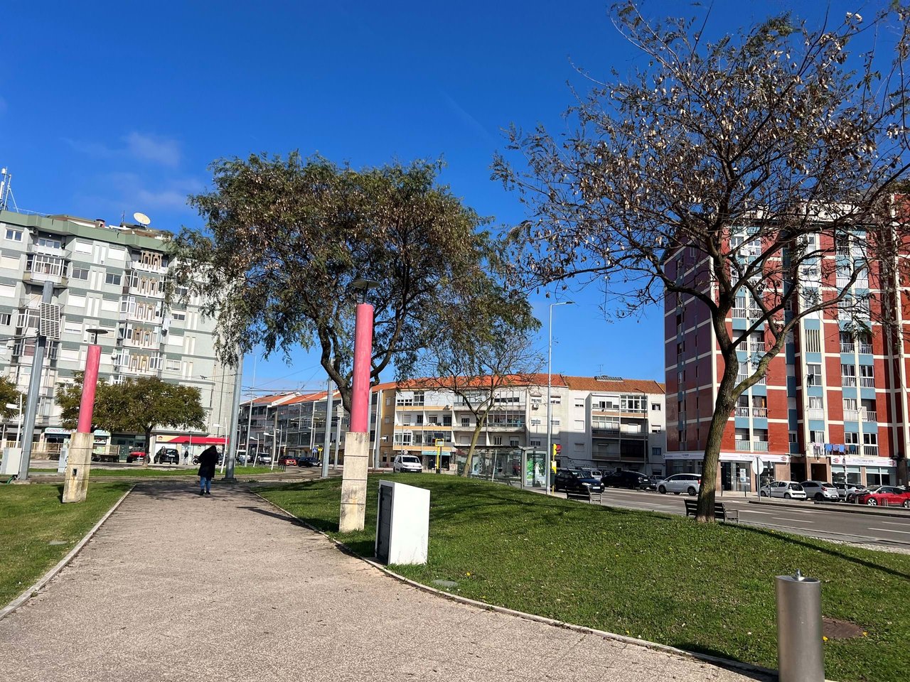 Prime Commercial Space Near Lisbon – Tenant in Place – 5% Annual Return