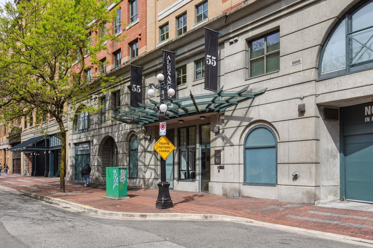 301-55 Alexander St