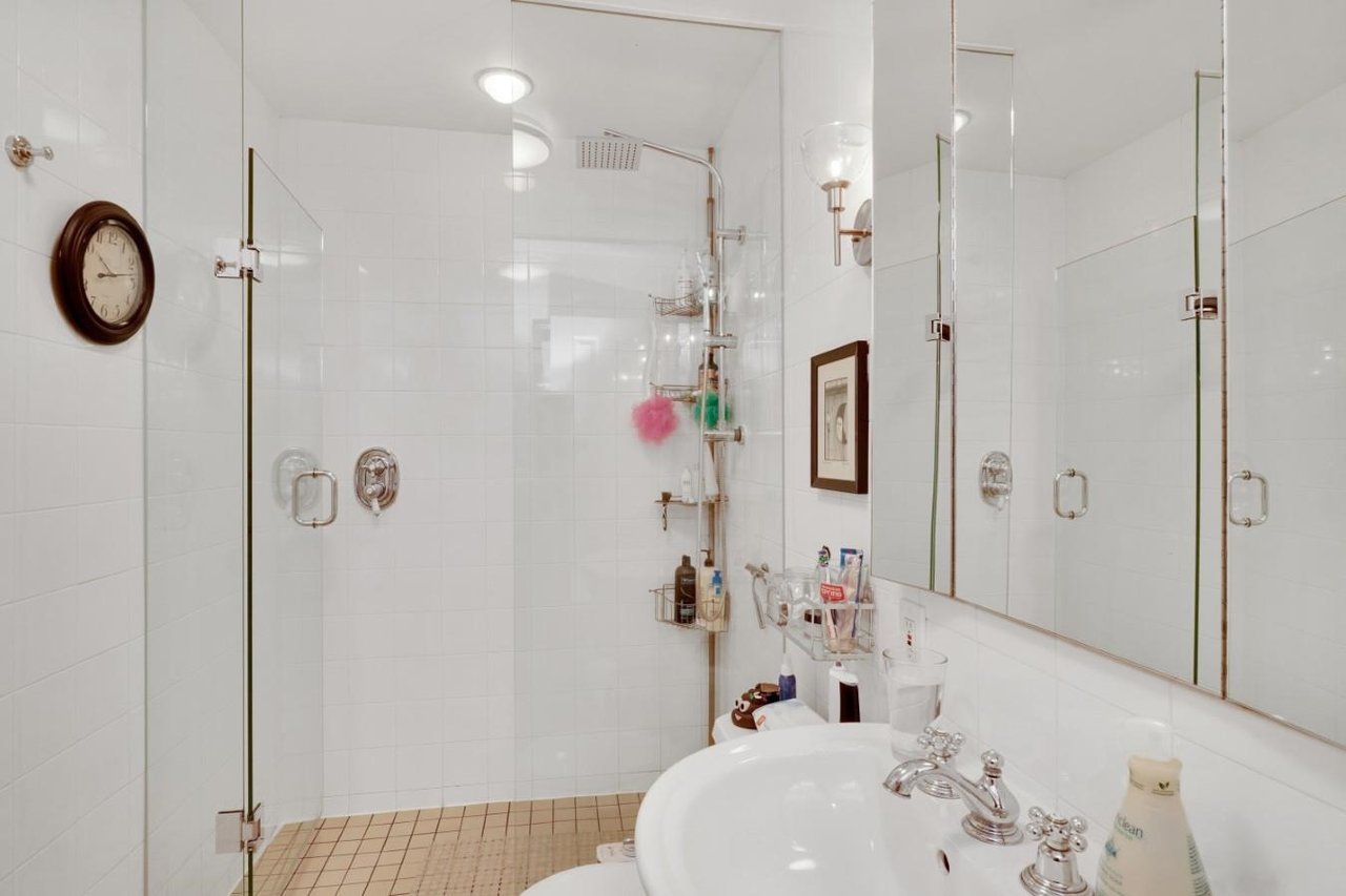303-2458 York Ave
