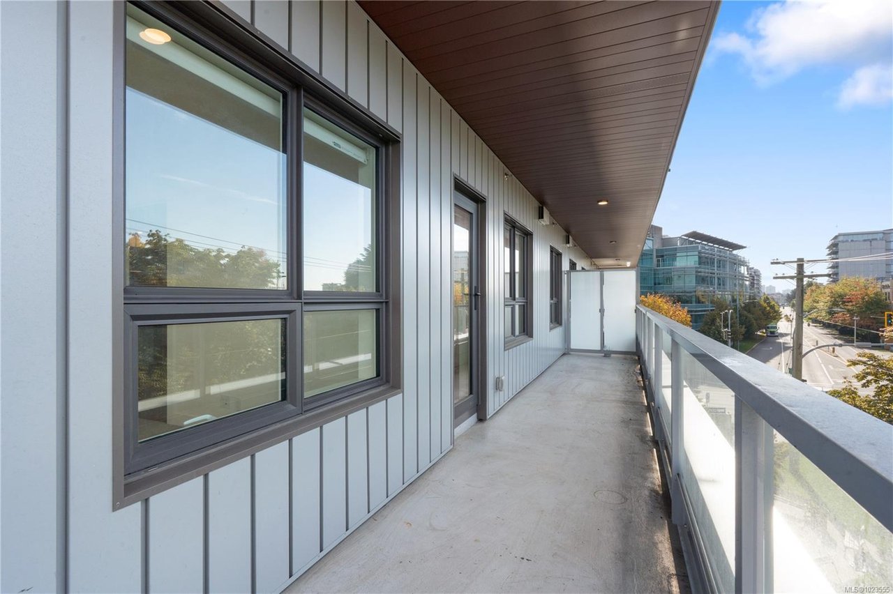 402-757 Tyee Rd, Victoria