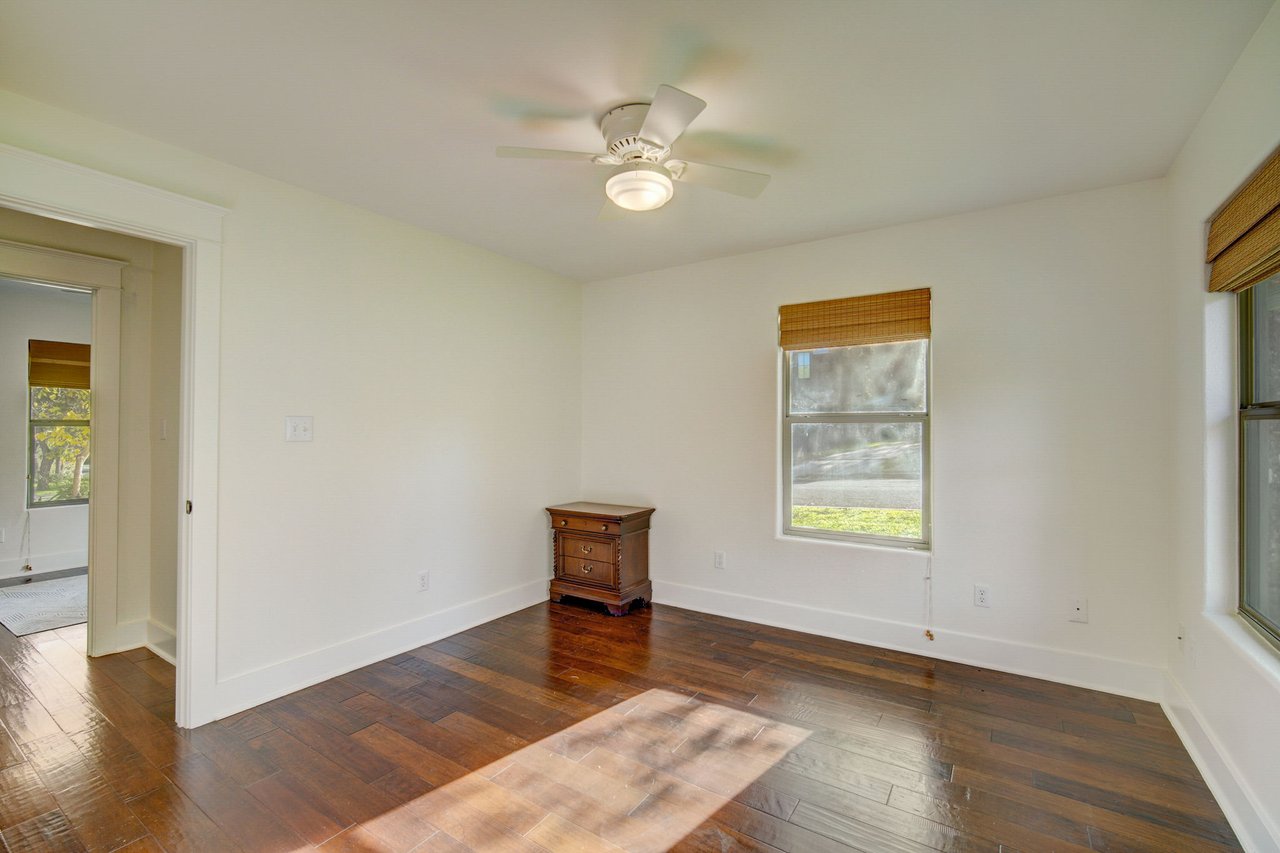1411 Burford Pl