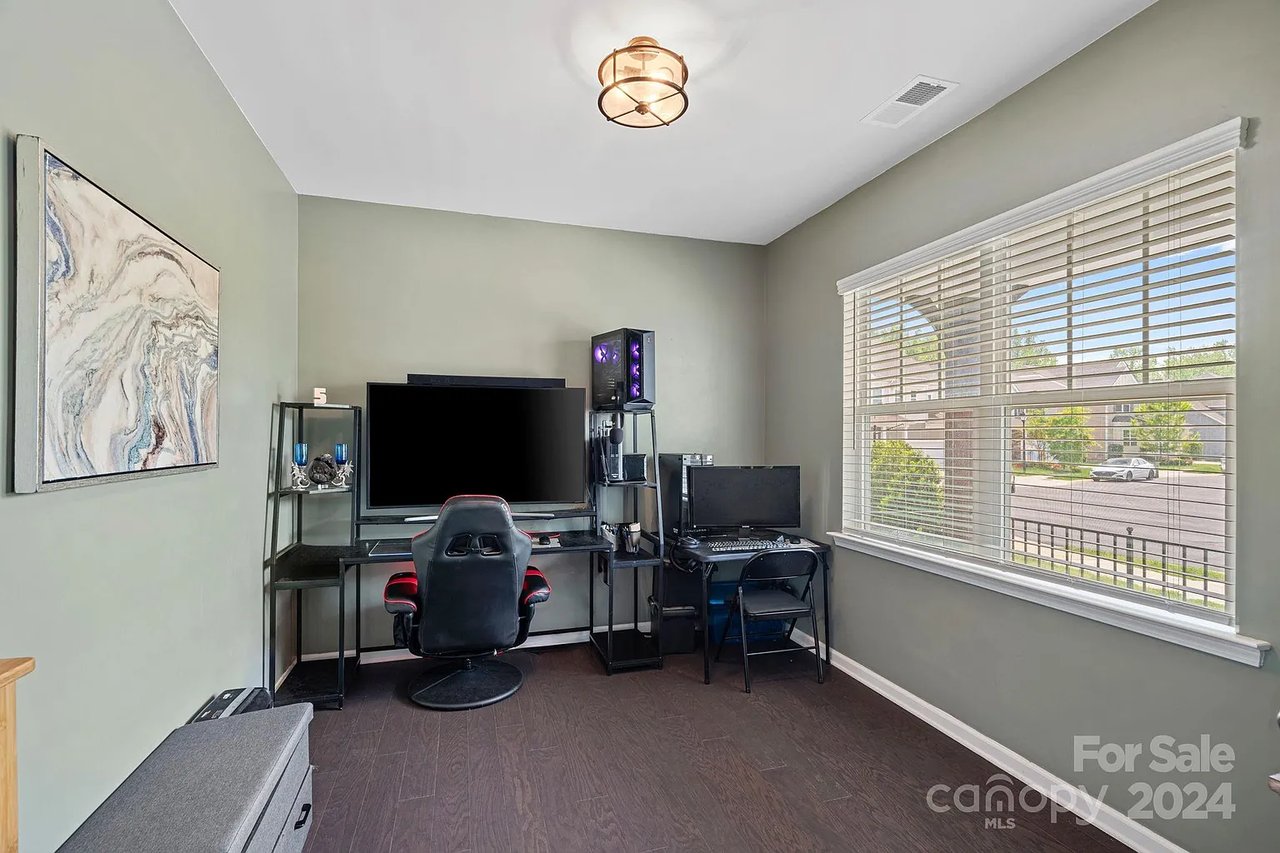 916 Pecan Tree Ln