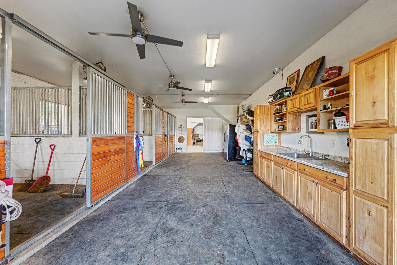 40801 Avenida La Cresta