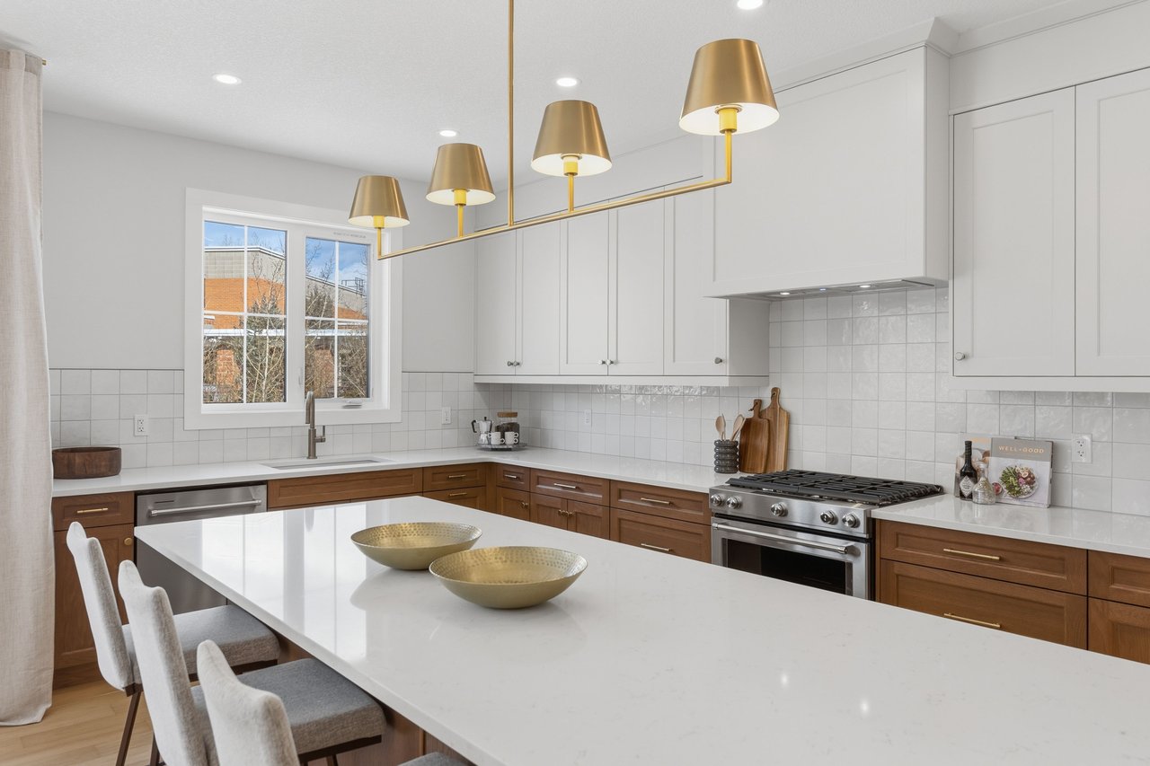 378 Bessborough Drive SW
