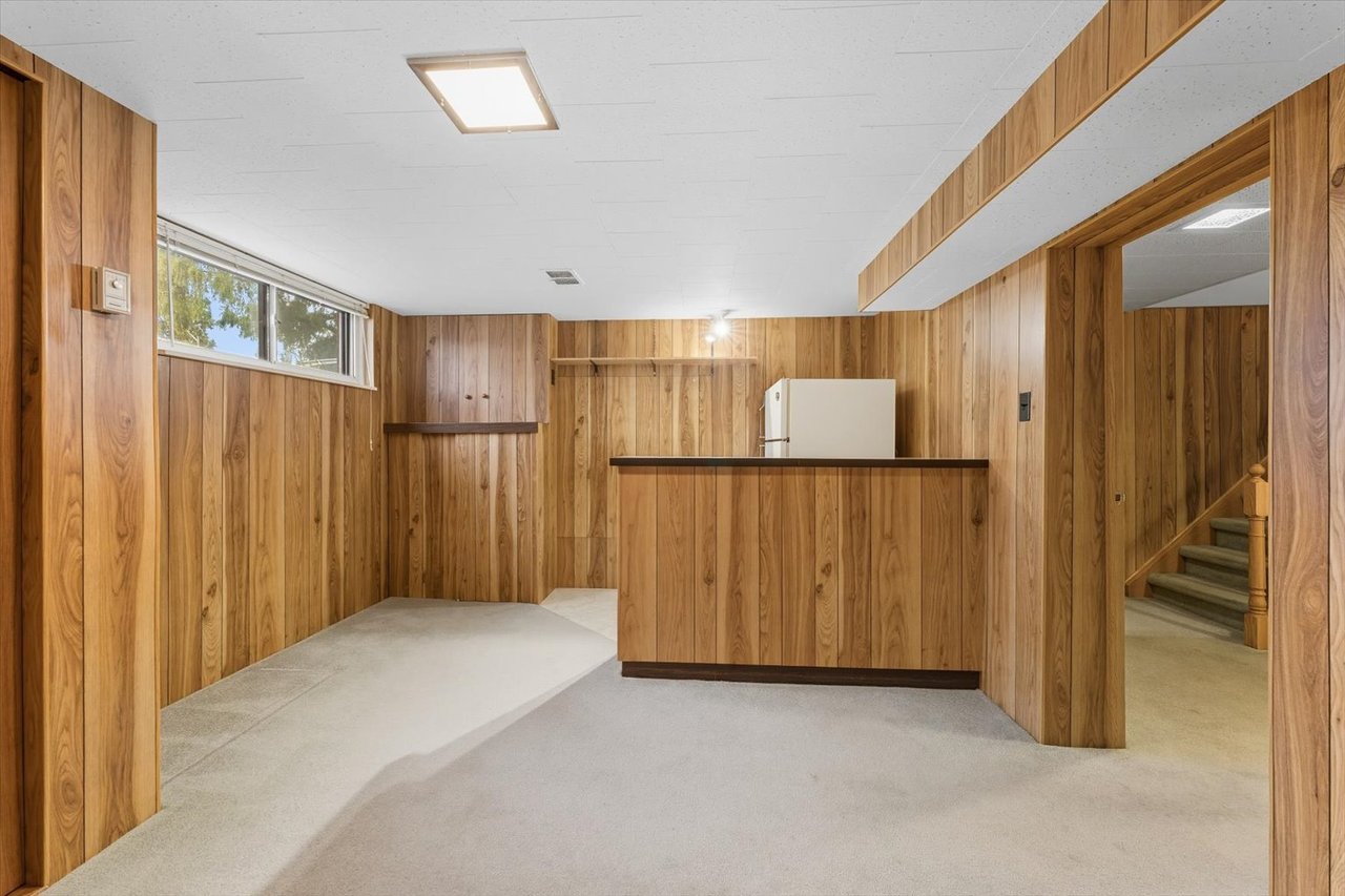 6 Berryton Ave