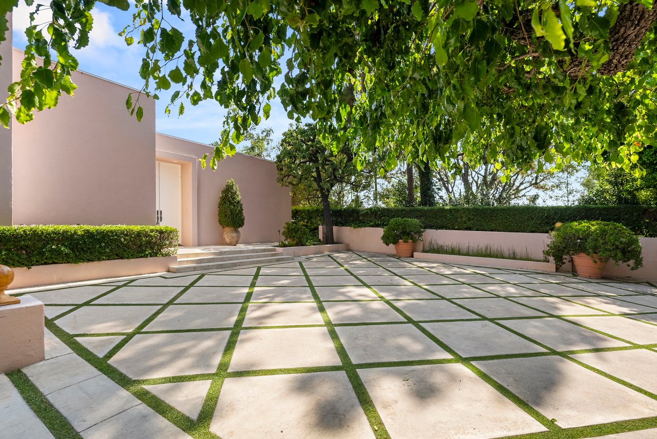 9032 Thrasher Ave, sunset strip