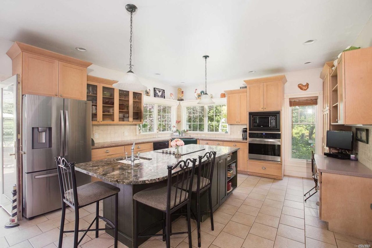 6 Bay Woods Dr
