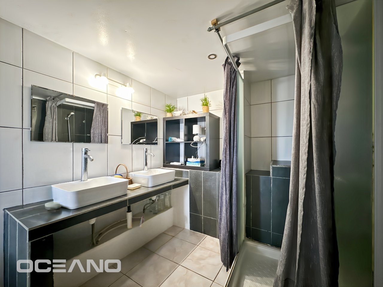 EXCLUSIVE : Set of 2 Apartments (T3 & T2) with Terraces - Charm and Investment Potential