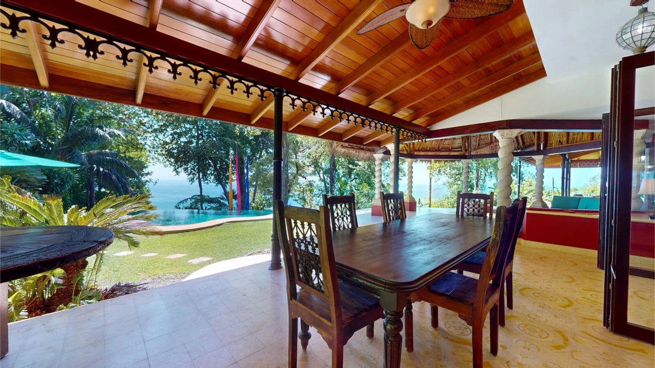 Colonial Oceanfront Estate, Dominical, Puntarenas