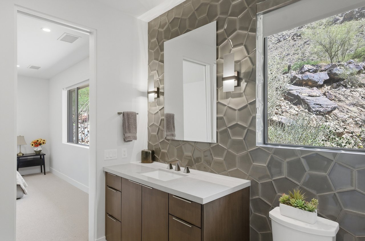 5411 E ROADRUNNER Road