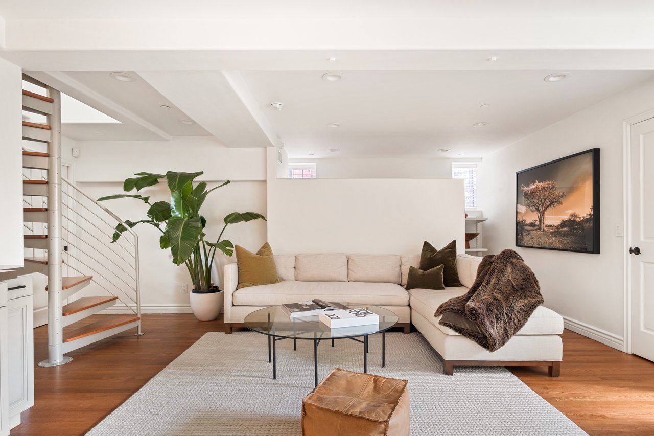 8835 Betty Way, West Hollywood