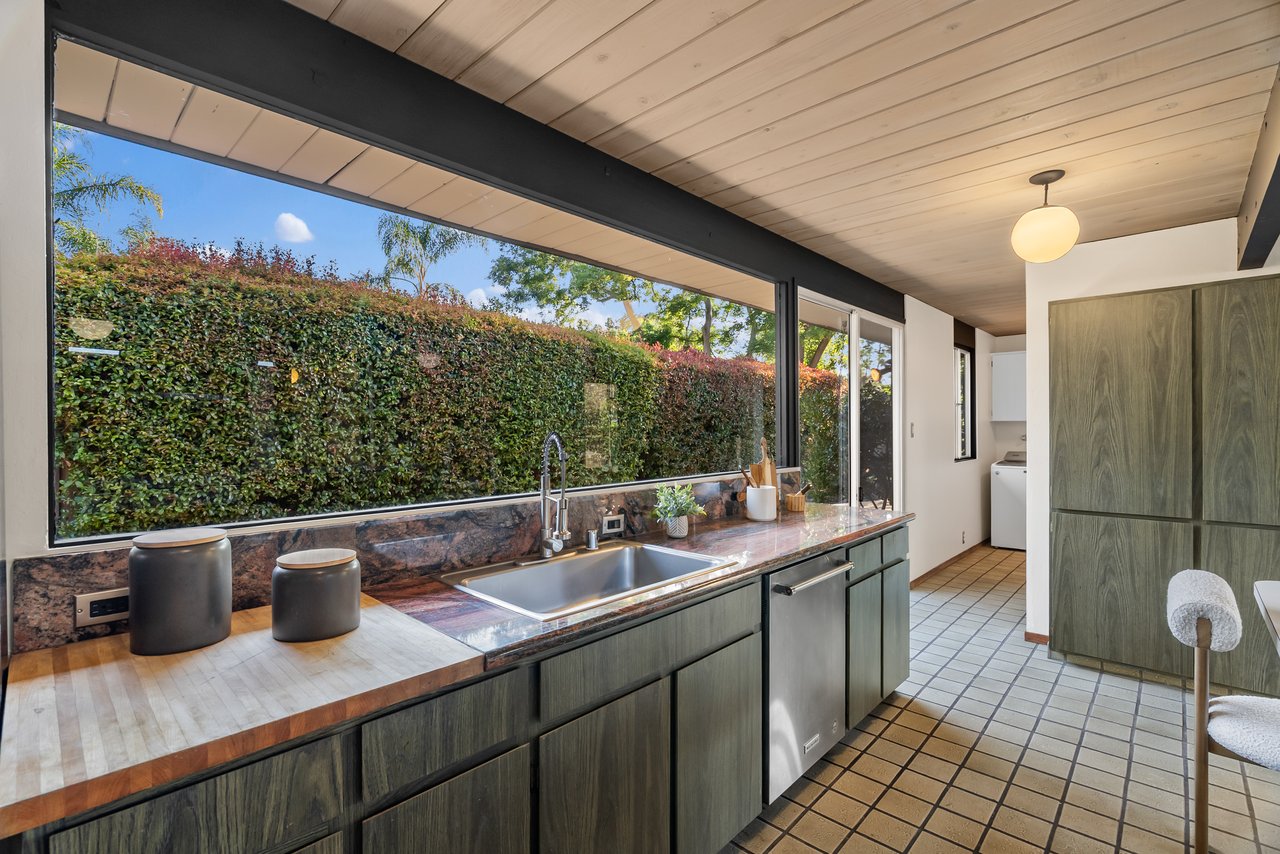 1339 Lennox Way