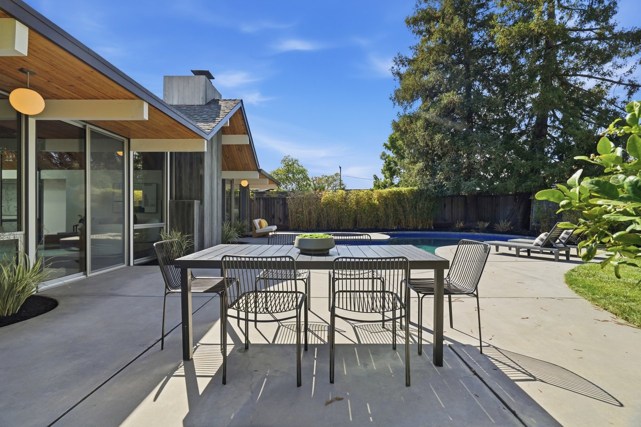 1109 Lorne WAY