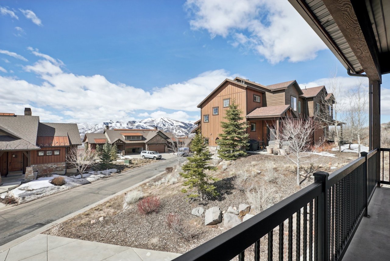 1713 E Viewside Cir