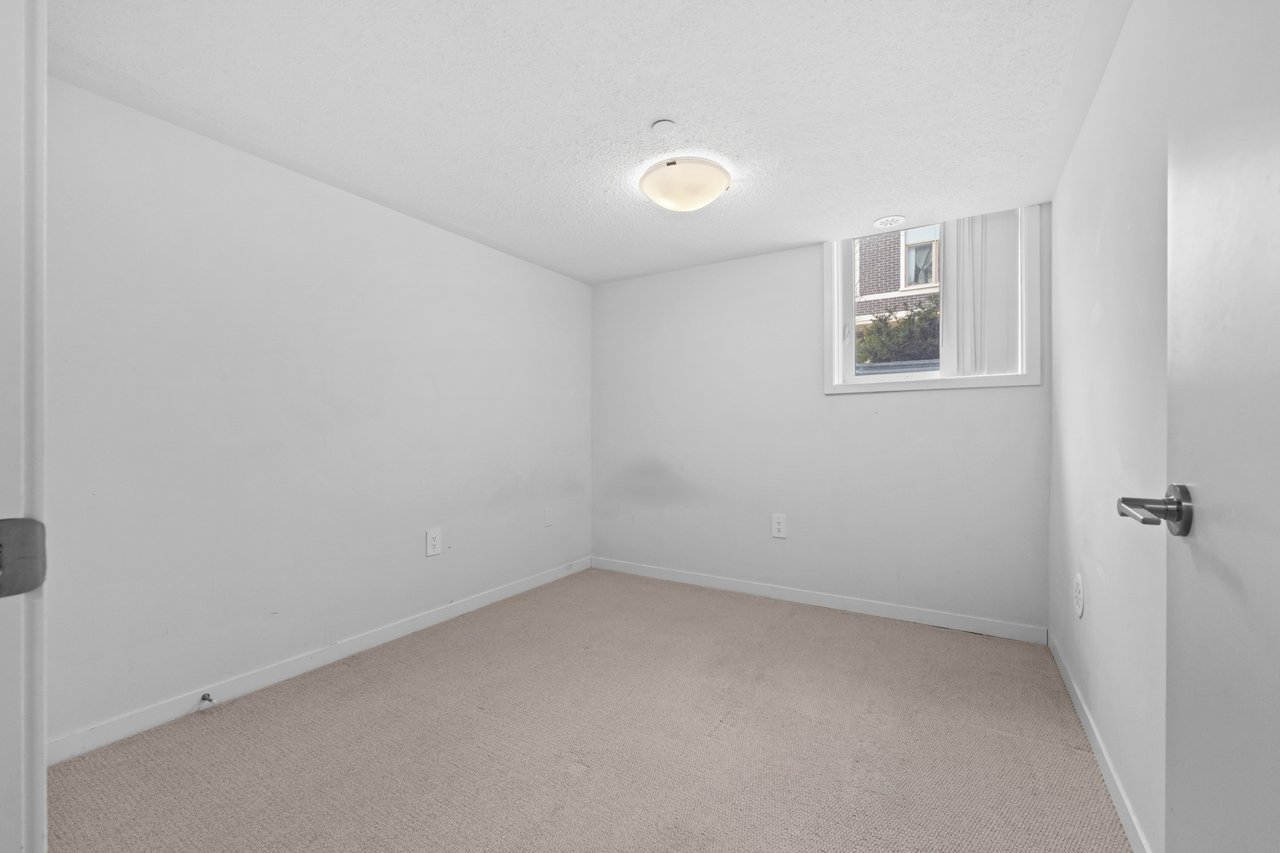 31 Honeycrisp Cres Townhouse 57