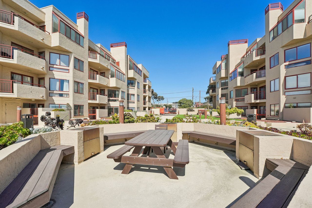 875 La Playa St