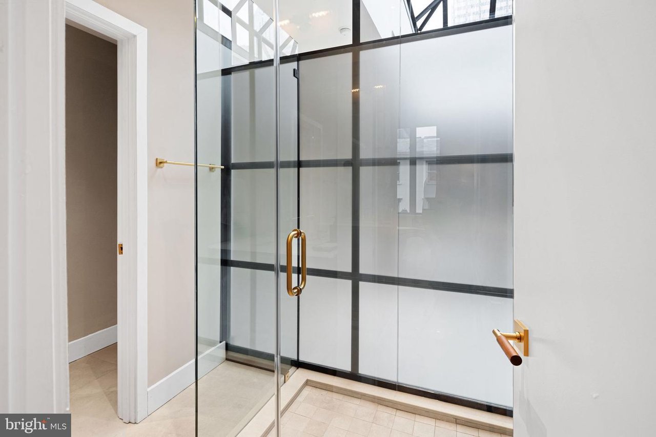 2017 Sansom St, Philadelphia, PA 19103