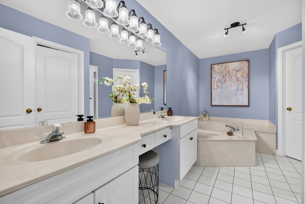 Executive Millcroft Townhome