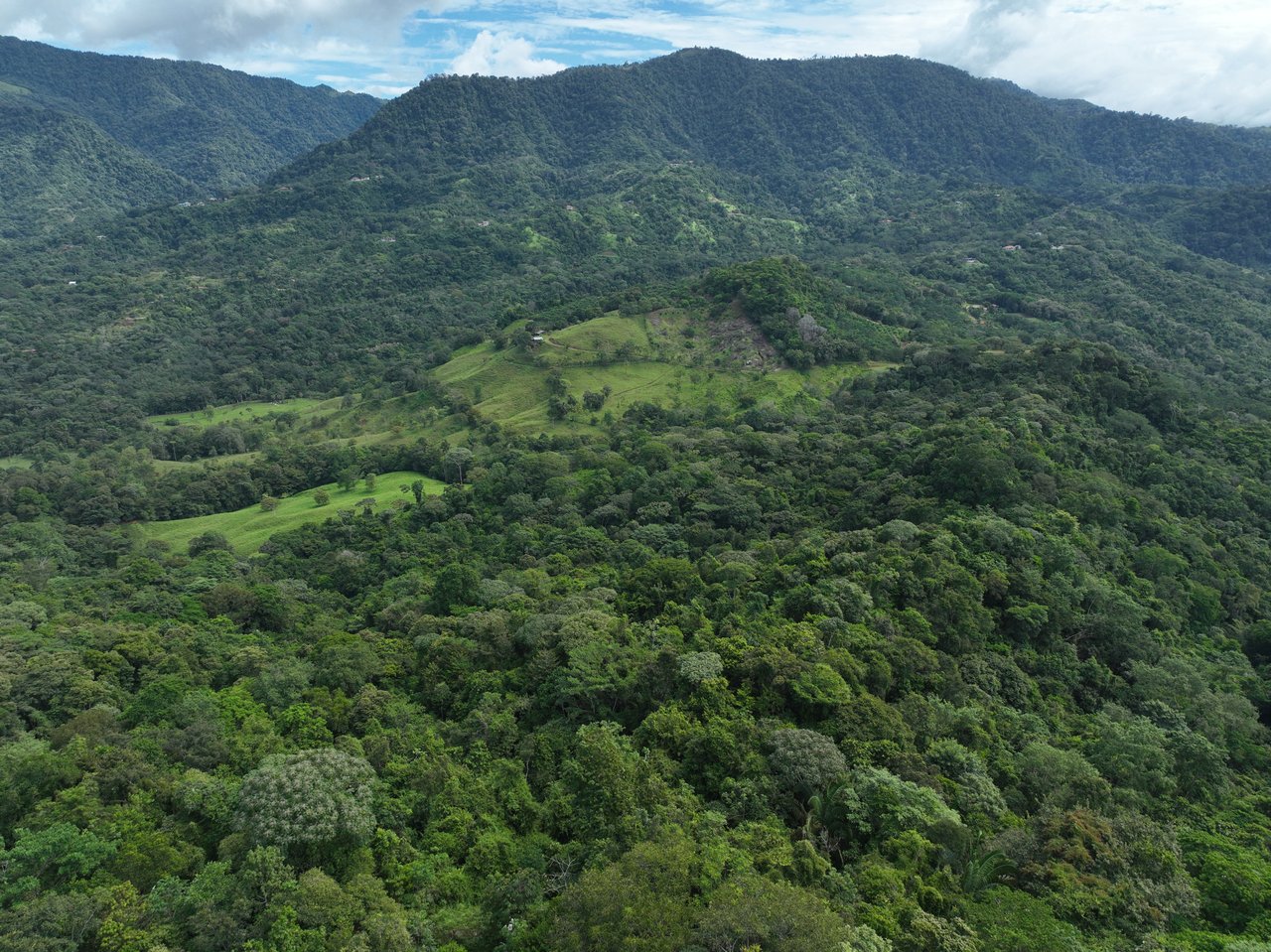 Los Cerritos Farm – 6.4 Acres of Ocean & Mountain Serenity