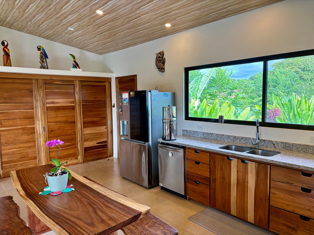 2-Bedroom Gem with Stunning Tropical Landscape in Uvita