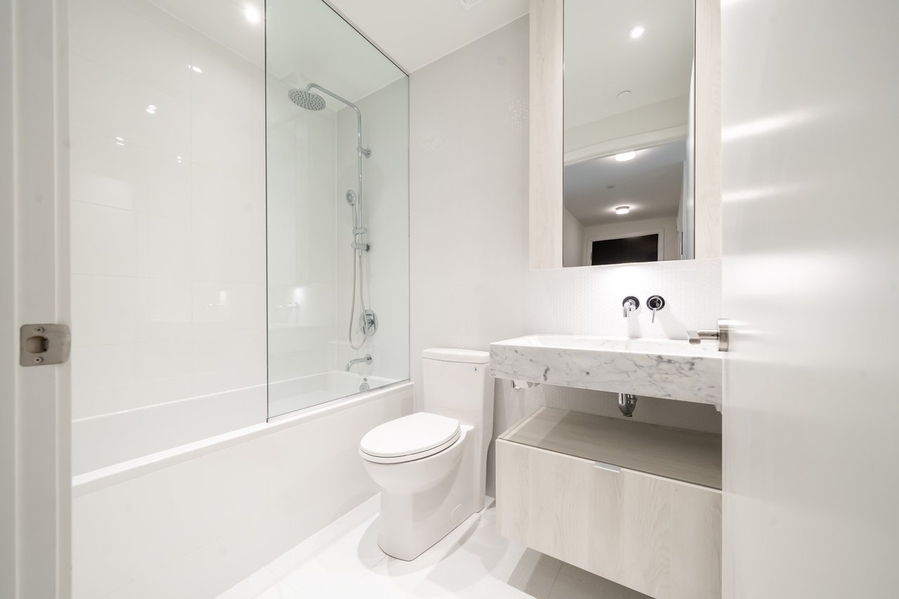 11 Yorkville Ave 1608