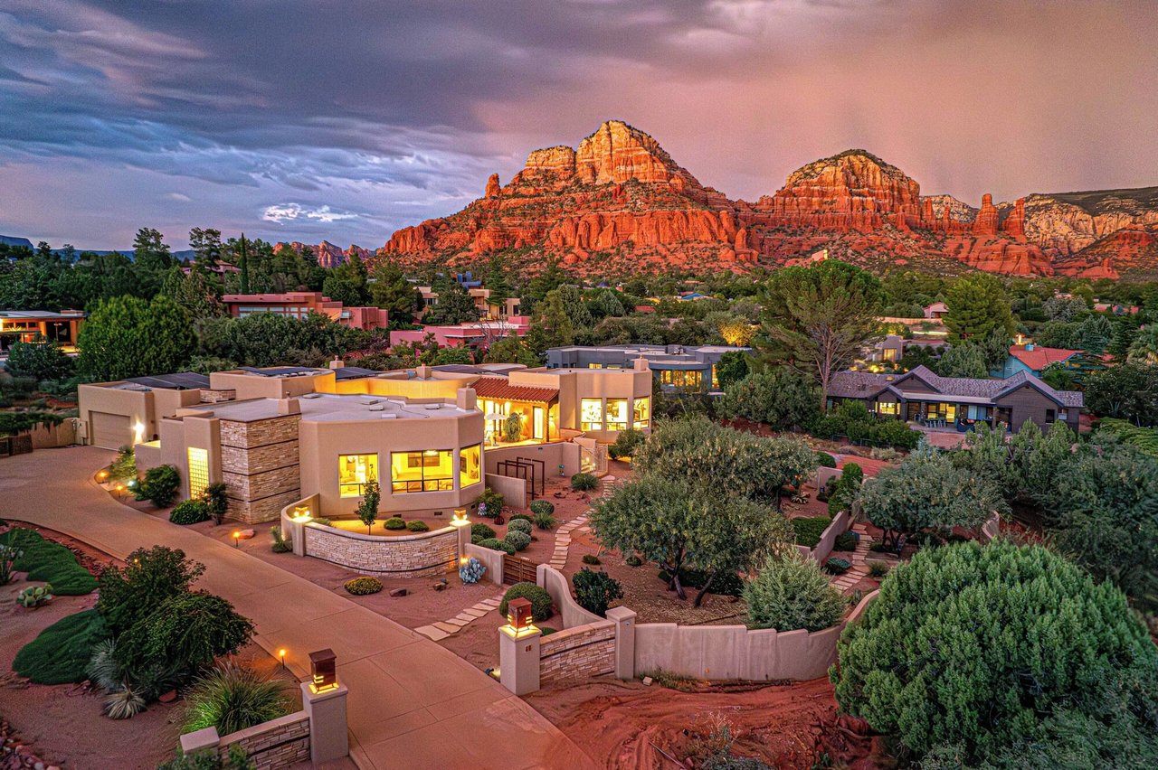 Sedona luxury home with panoramic Red Rock views at sunset