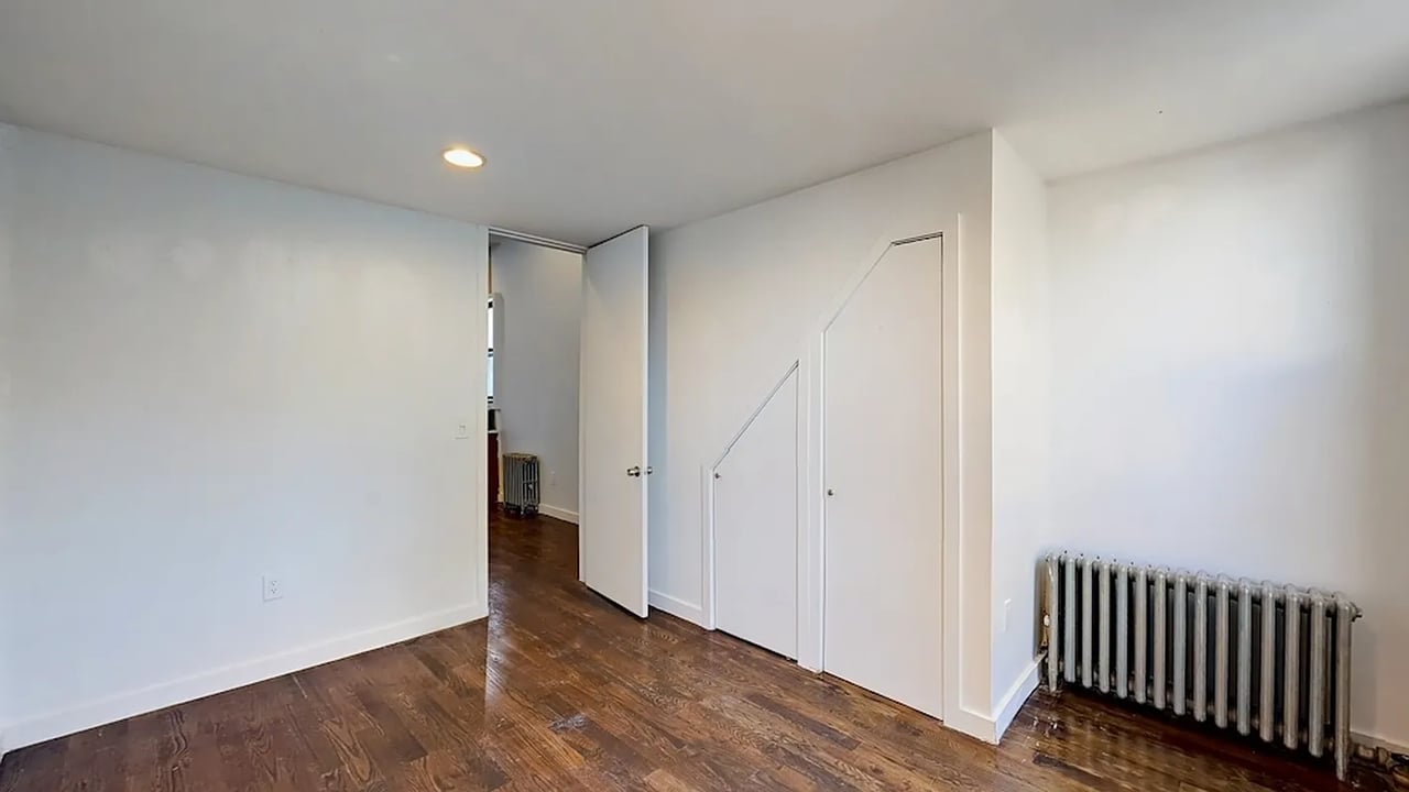 886 Franklin Ave 2R