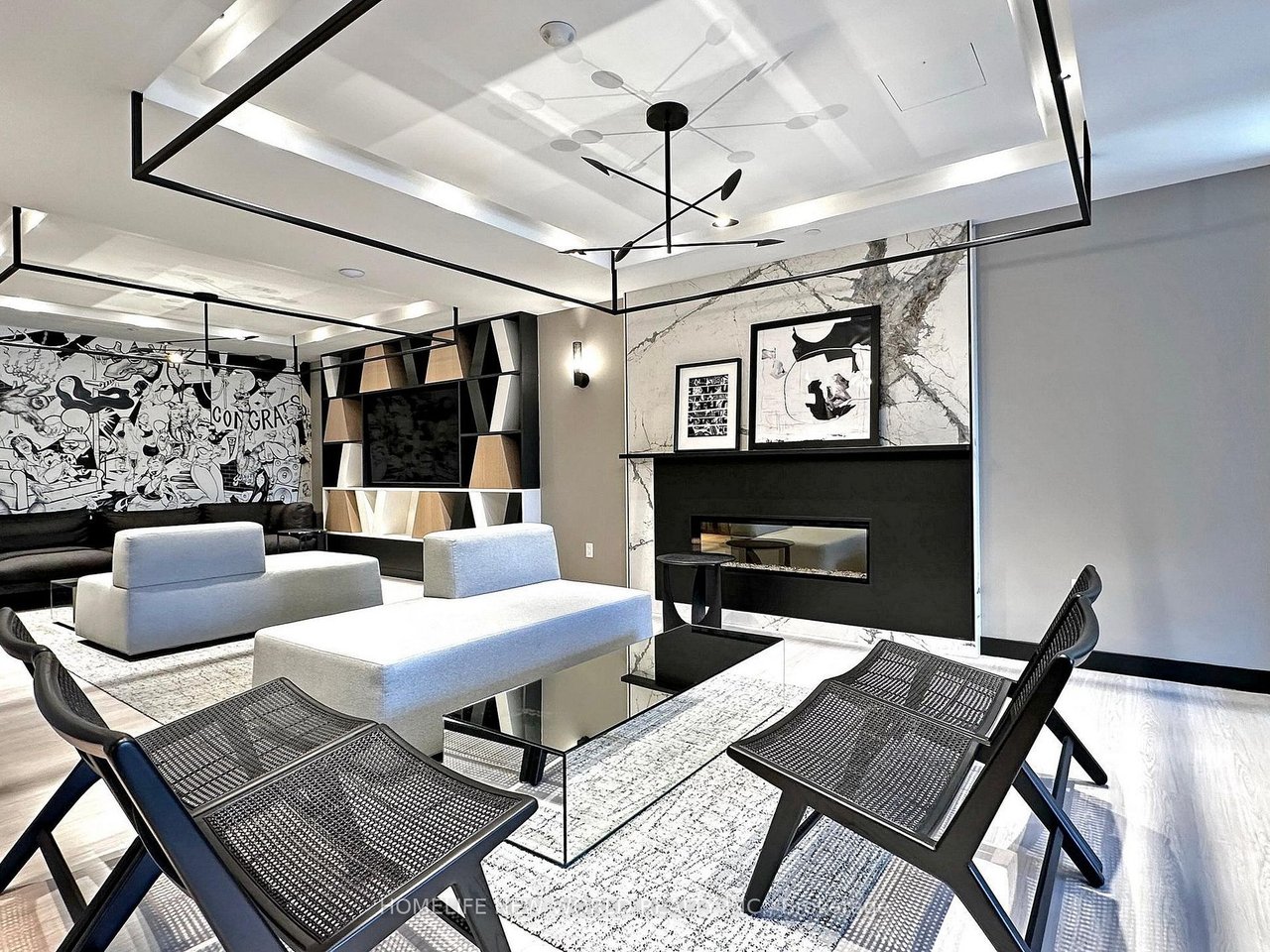 VIBRANT PENTHOUSE IN DOWNTOWN