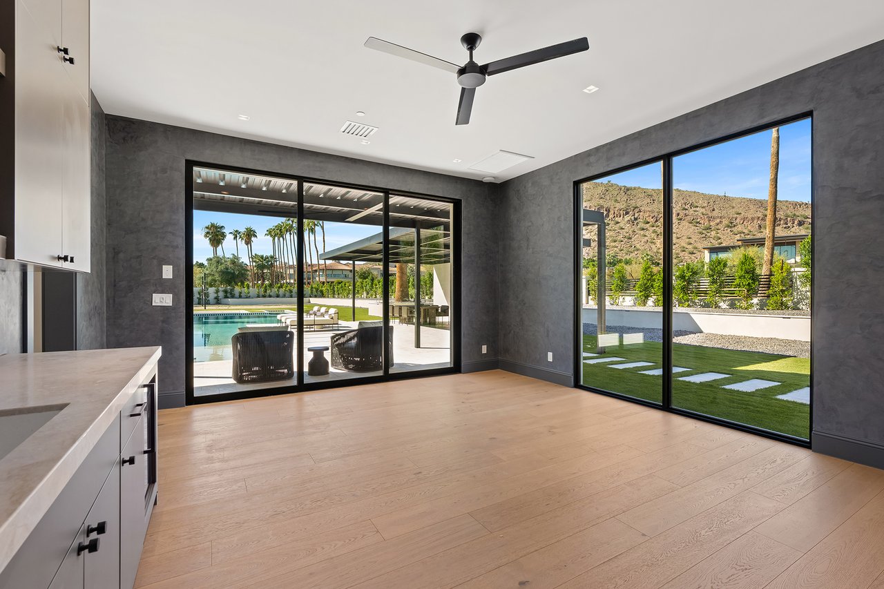 6230 E HILLCREST Boulevard