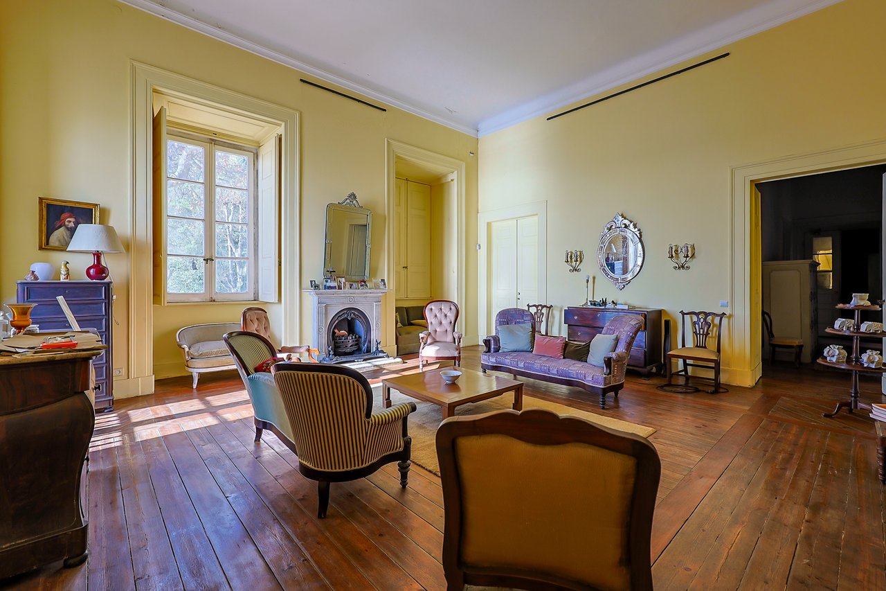 Quinta do Relógio: Historic 19th-Century Waterfront Palacete in Paço de Arcos, Oeiras