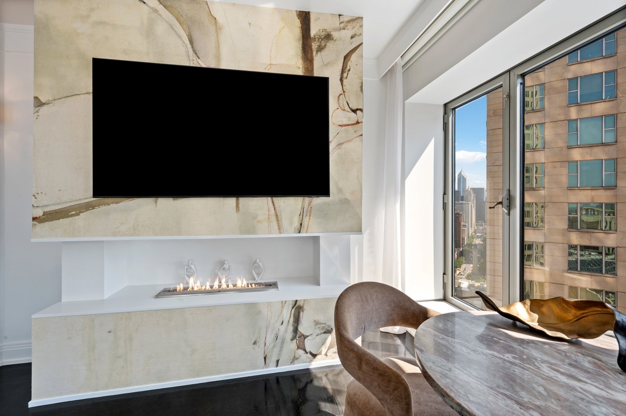 950 N Michigan Ave #2704