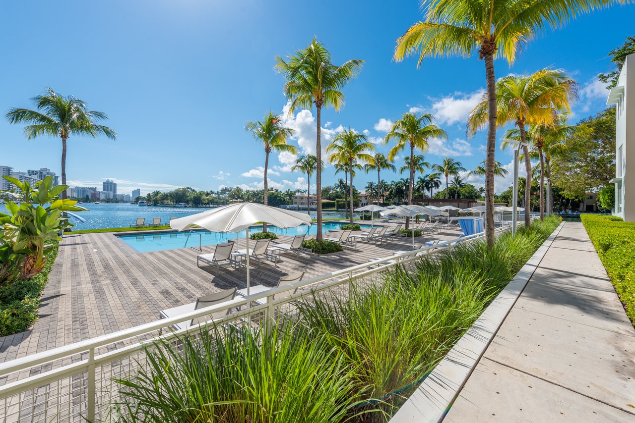 Aqua Gorlin Residence 703