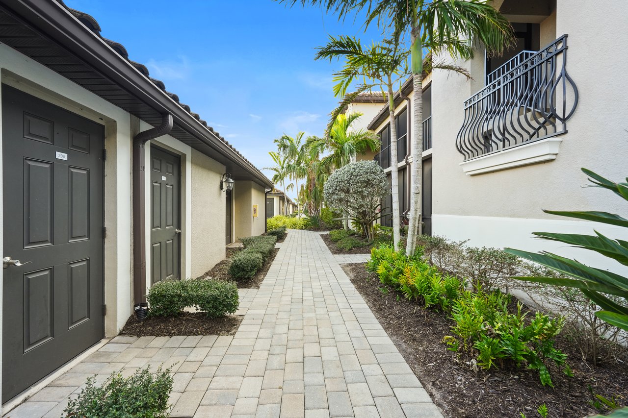 5527 PALMER CIR, #205, BRADENTON, FL 34211