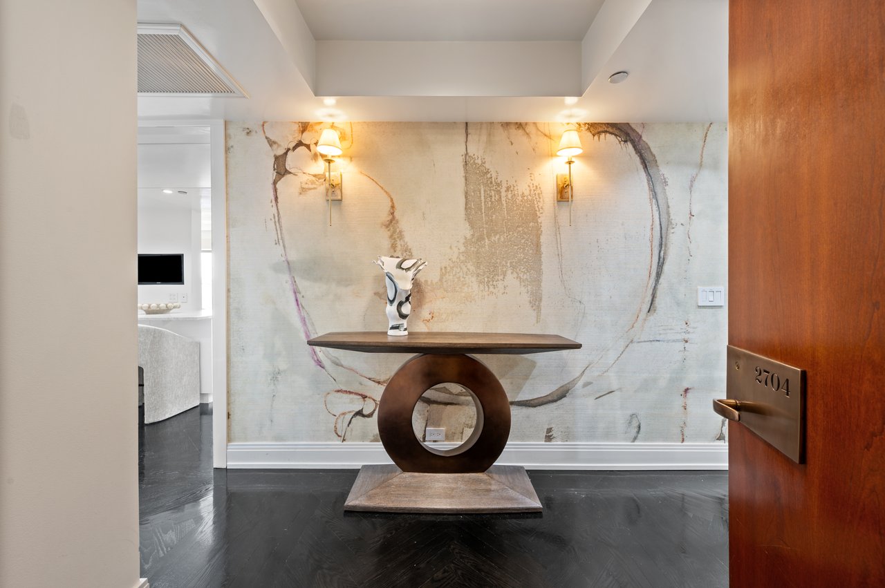 950 N Michigan Ave #2704