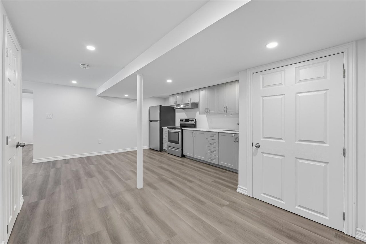 1624 Coram Cres