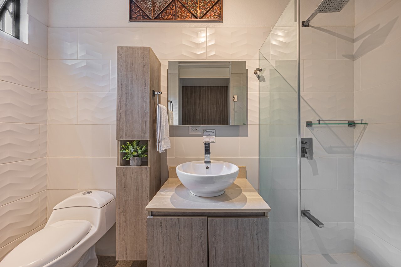   3 bedrooms, 2.5 bathrooms Villa Steps from Uvita, beautiful Beaches, Waterfalls, Restaurants and Tourist Attractions.