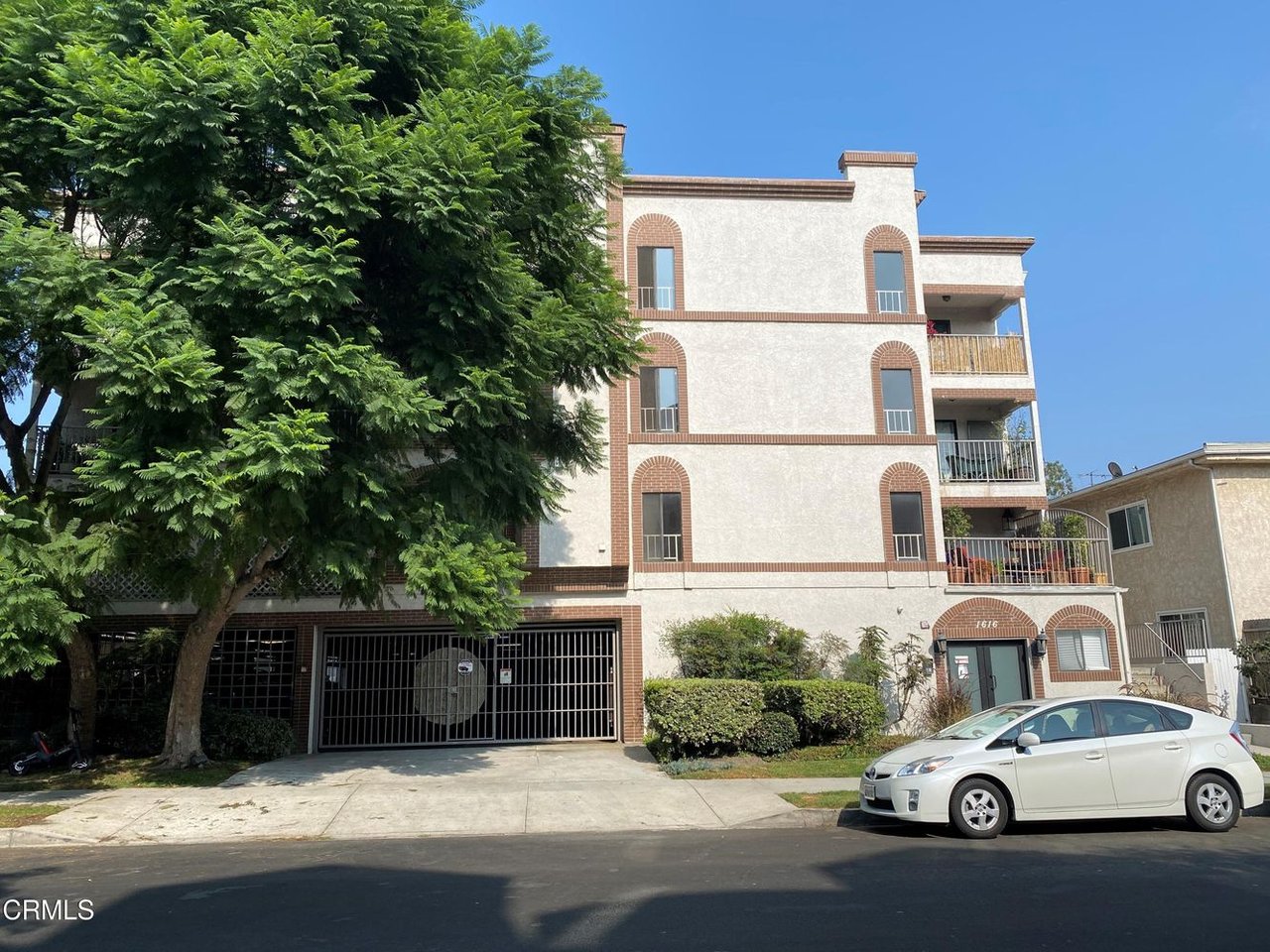 1616 Granville Ave, Unit 205