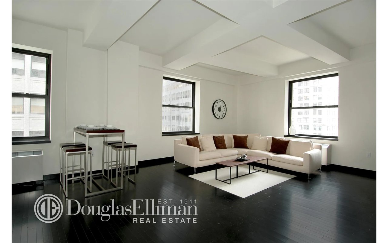 20 Pine Street Unit: 2209
