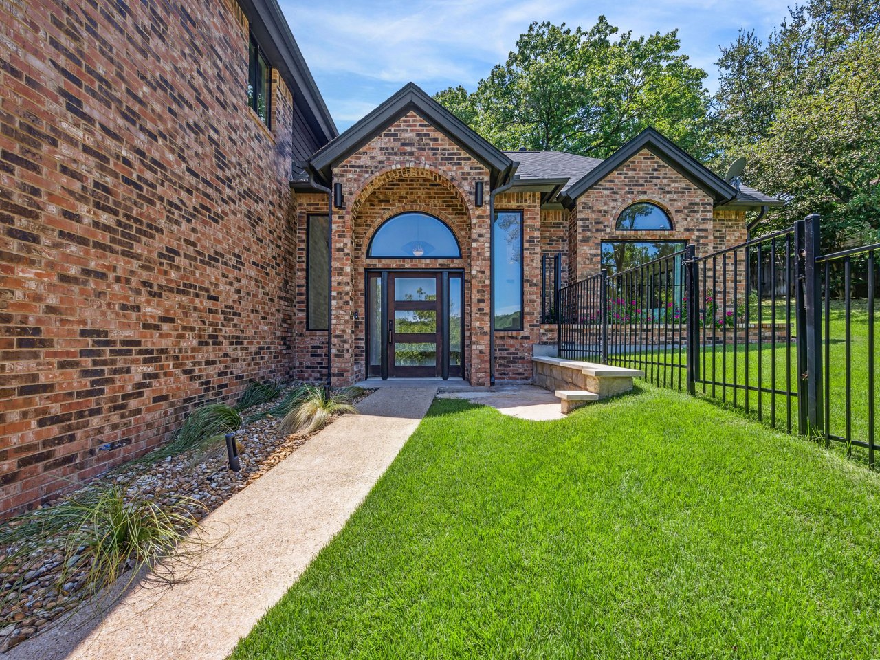 3911 Dry Creek DR