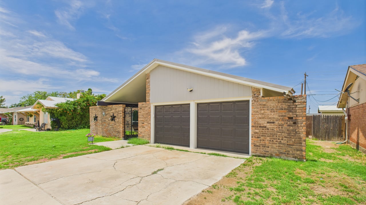 2105 Wyoming Ave