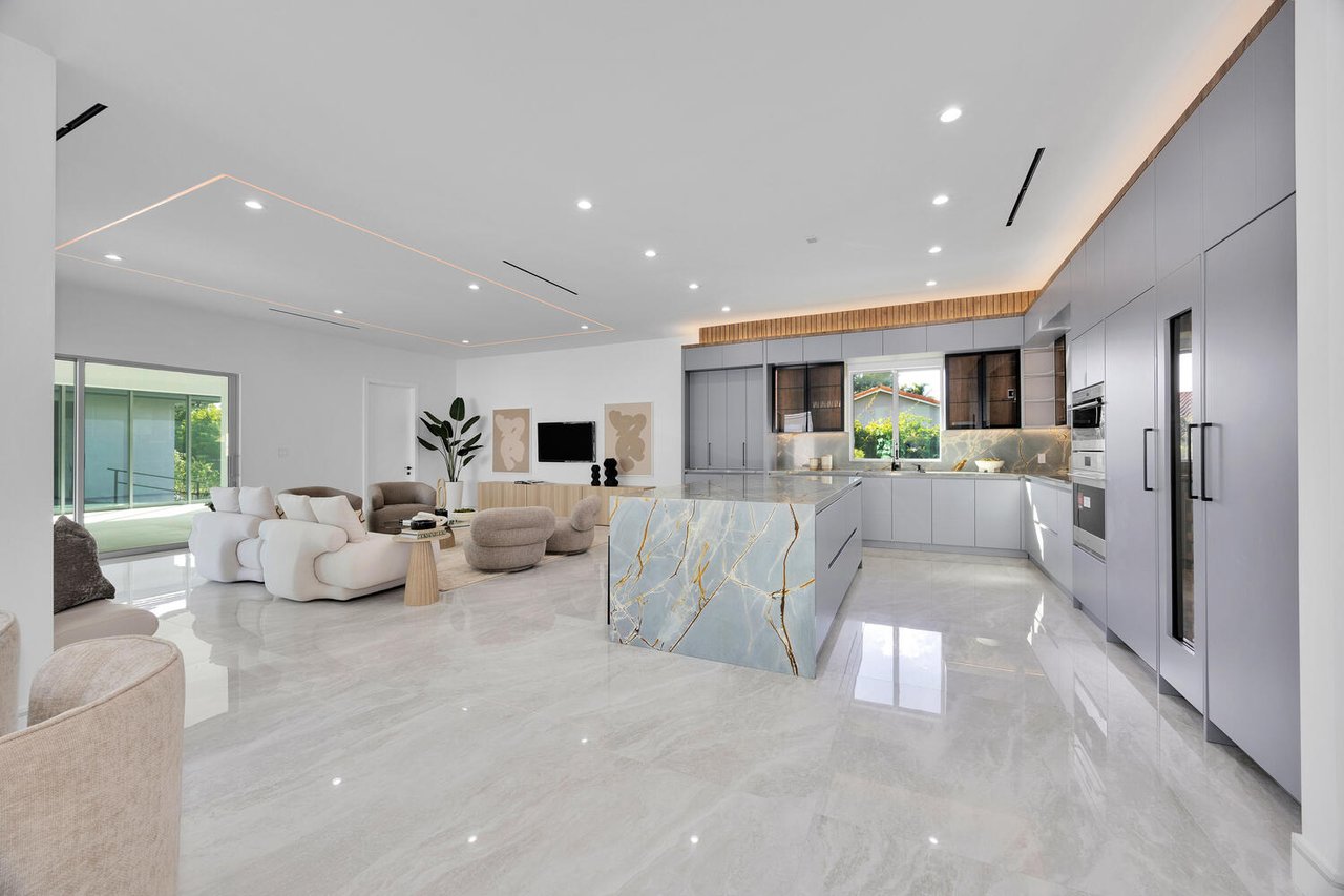 Your Private Resort - Everyday Of The Week