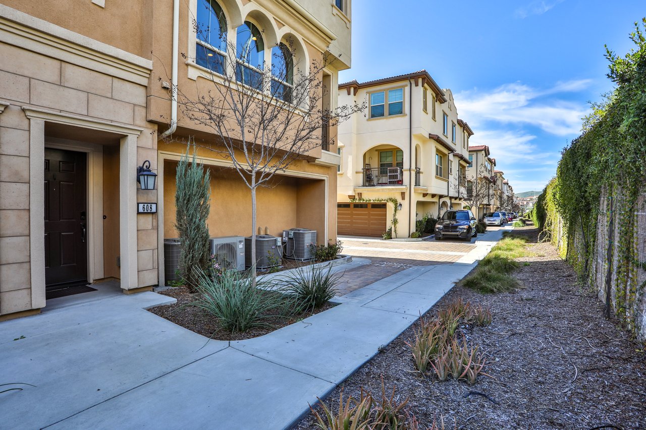 608 White Oaks, Lake Forest