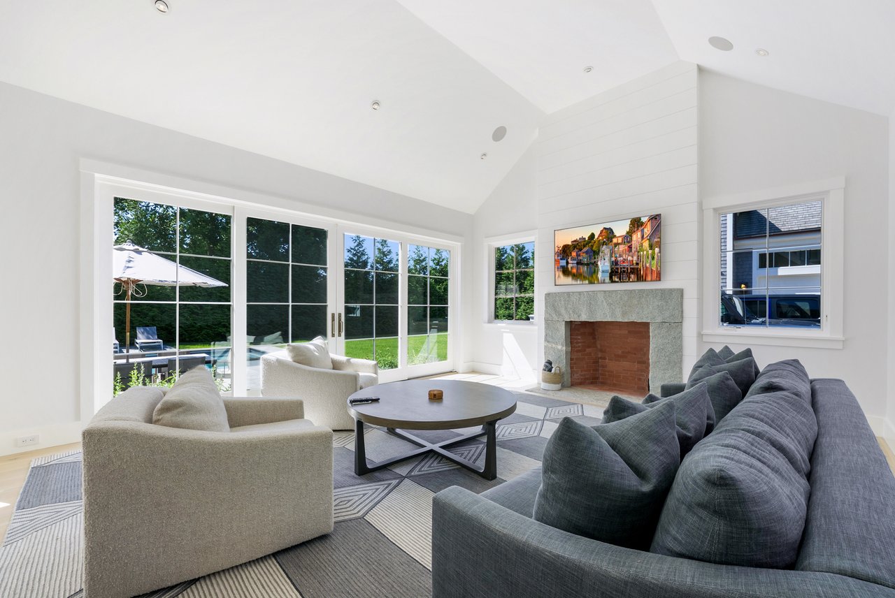 30 Pierce Ln