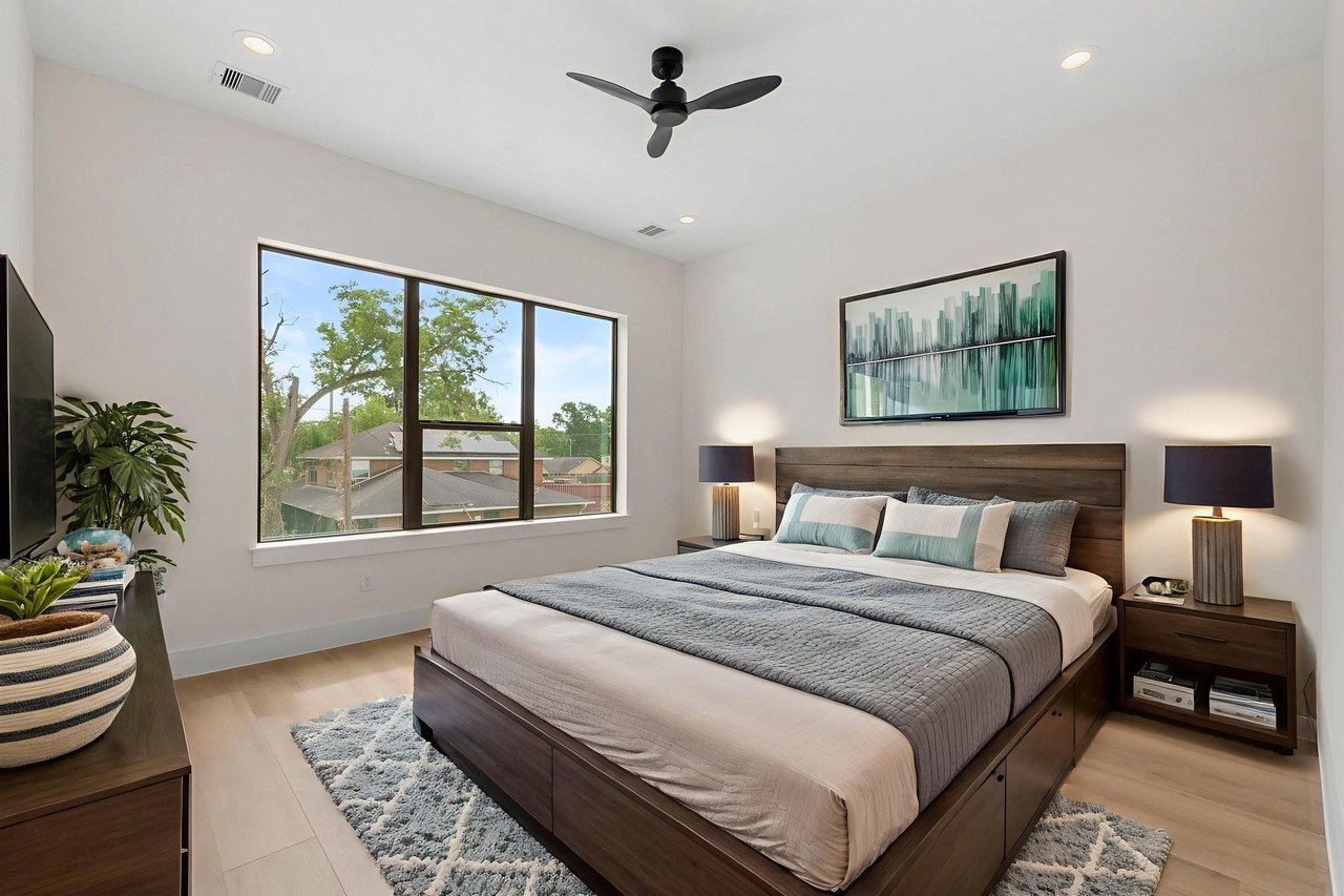 Main bedroom of Ocean Estates in Houston, TX