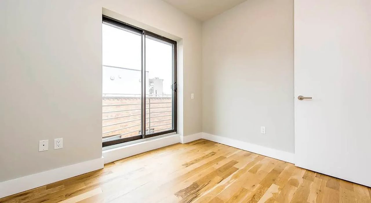 185 Leonard St 3E