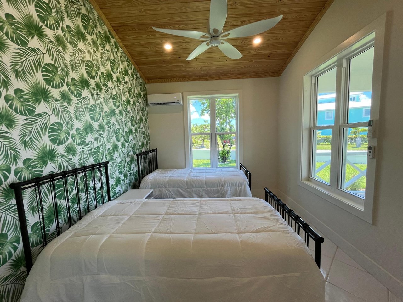 Sunnyside, Treasure Cay 