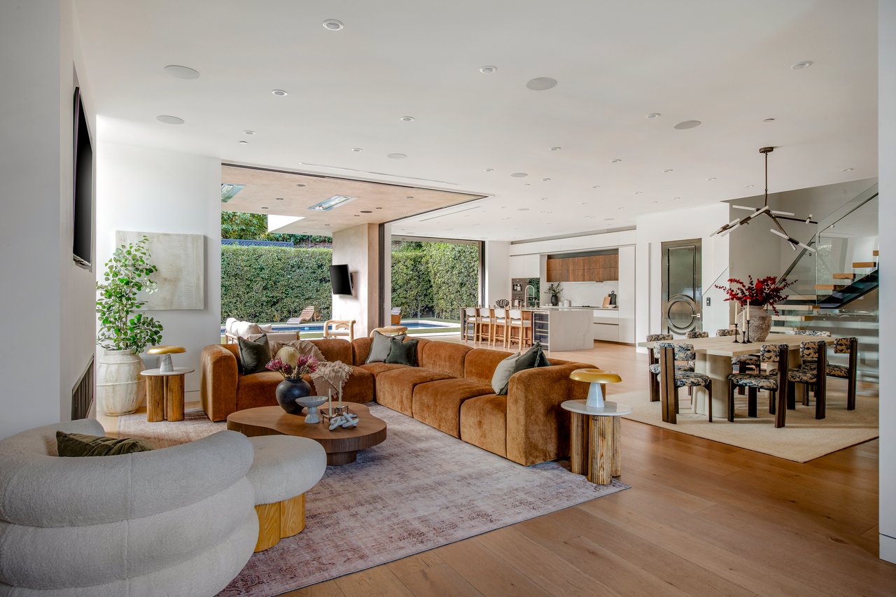 1845 Coldwater Canyon Dr