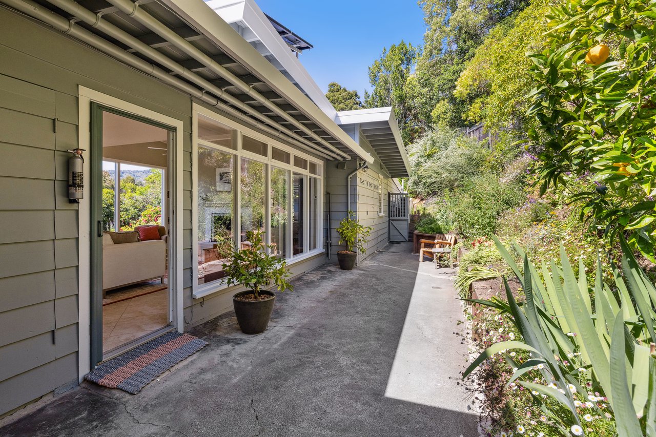 35 Saint Francis Ln