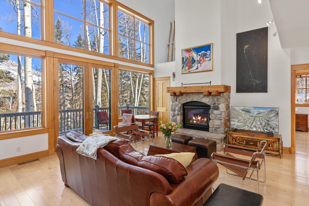 105 Polecat Ln