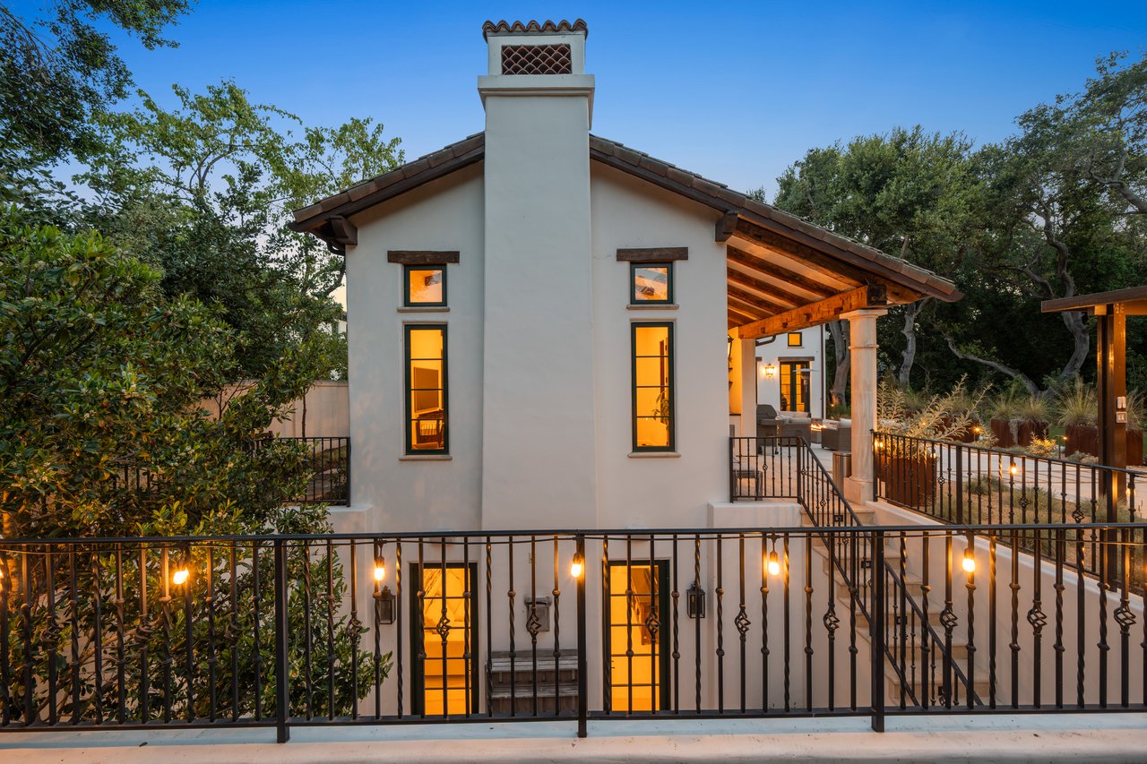 893 Laverne WAY